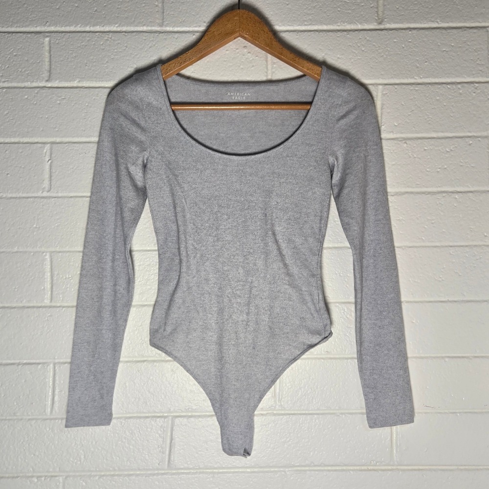 American Eagle Bodysuit Medium Gray Long Sleeve Scoop Neck Thong Snap Staple‎
